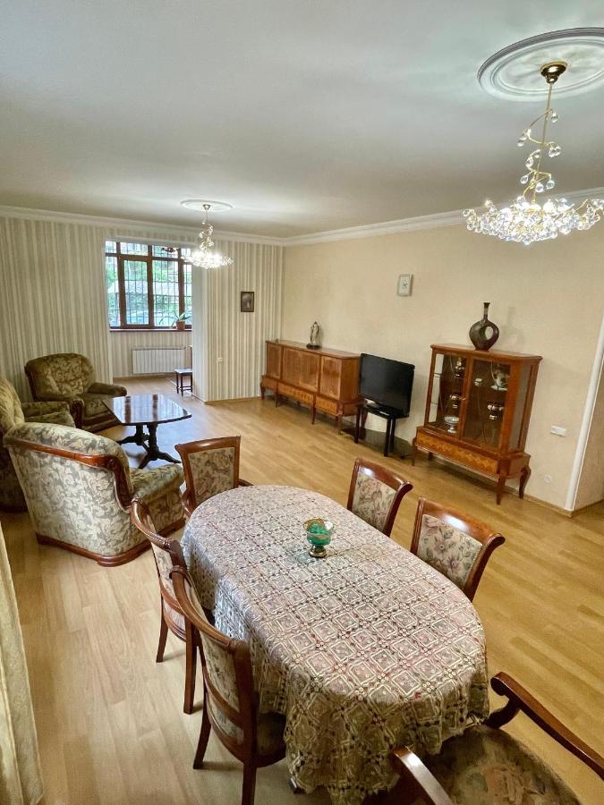 Apartment In The Center Of Γιερεβάν Εξωτερικό φωτογραφία