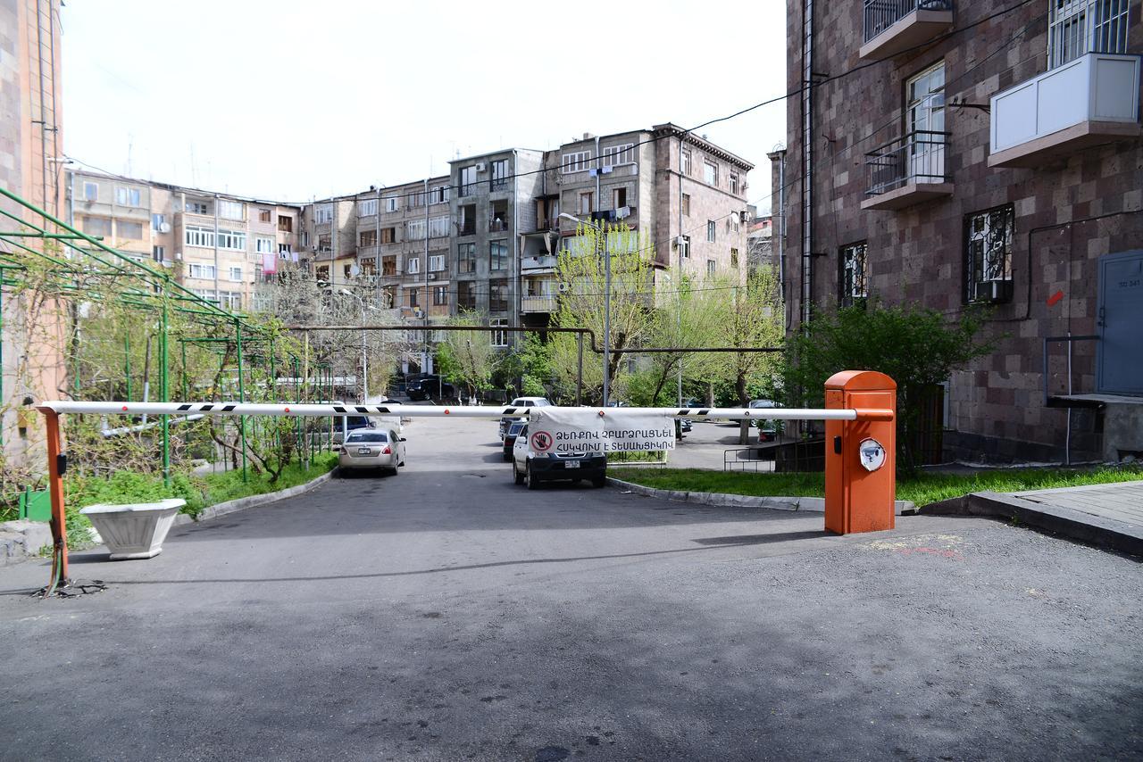 Apartment In The Center Of Γιερεβάν Εξωτερικό φωτογραφία